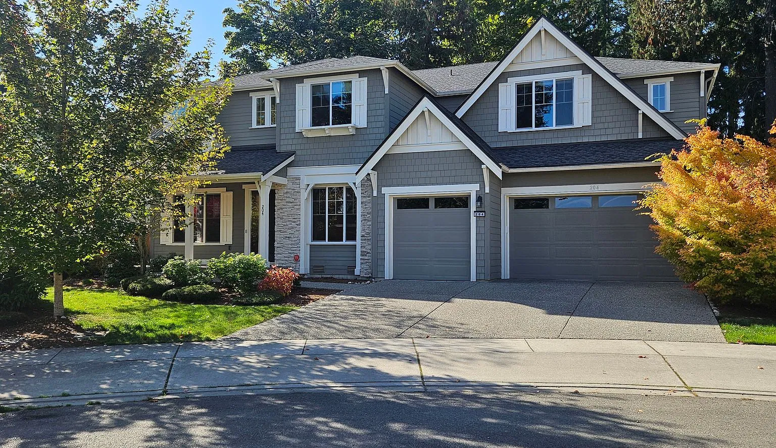 Beautiful Bothell Home with Contemporary Finishes, Spacious Living Areas & Bonus Room — Photo 1