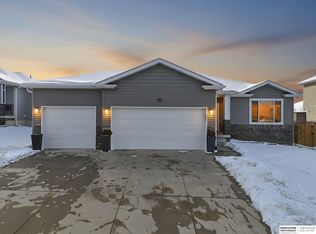 7325 Yankee Woods Dr, Lincoln, NE 68516