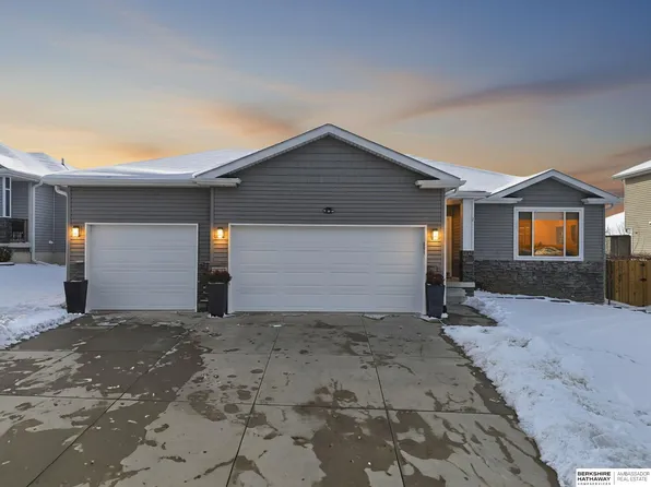 7325 Yankee Woods Dr, Lincoln, NE 68516