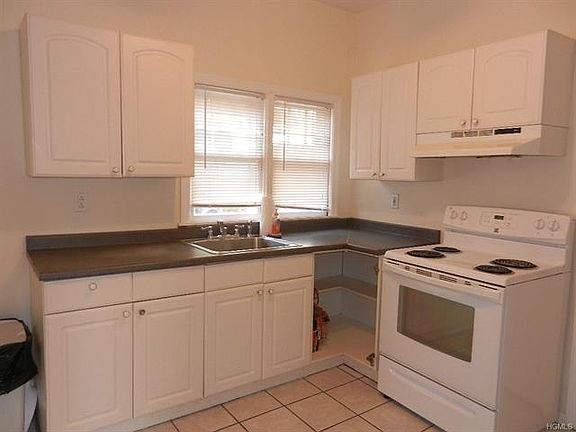 4th image of 31 Wright Ave