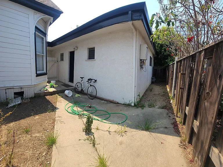 550-554 556 Foothill Blvd — Photo 16