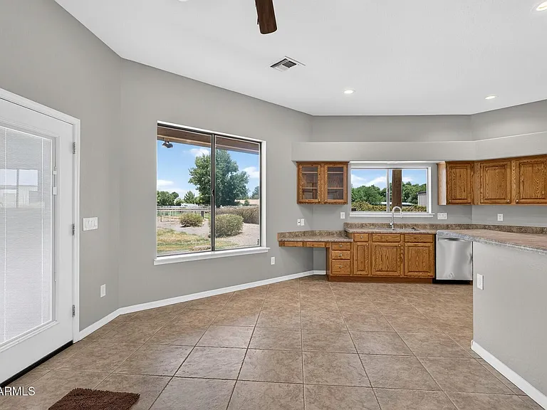 3002 E Sherry Ln — Photo 23