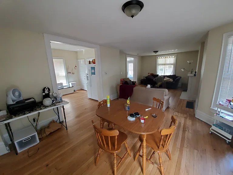 113 E Oakland Ave — Photo 4