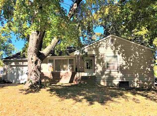 713 Arthur St, Clay Center, KS 67432