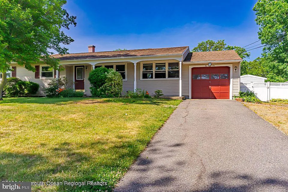 1059 Crystal Dr photo 1