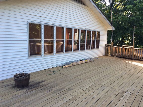 The outside wrap around deck