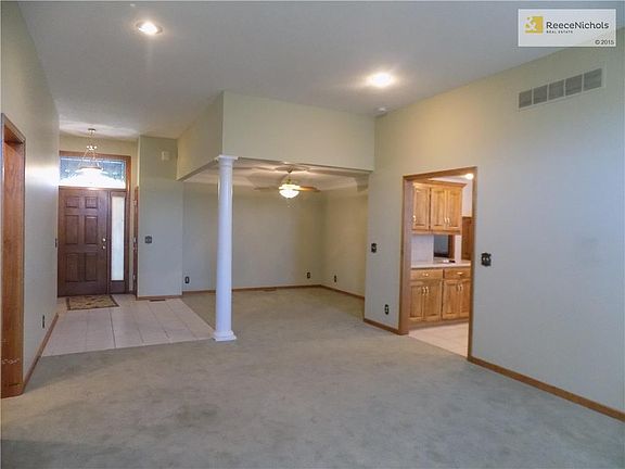 4th image of 3217 S Victoria Dr
