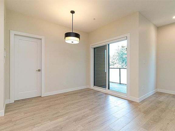3rd image of 924 Jenkins Ave #405