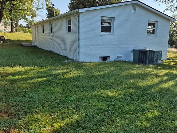 3rd image of 1034 Monroe Cir