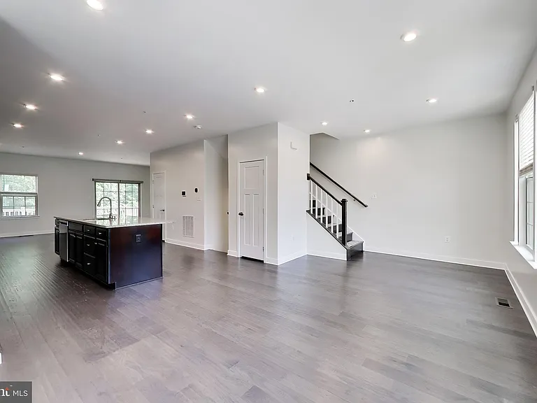 8012 Spring Arbor Dr — Photo 5