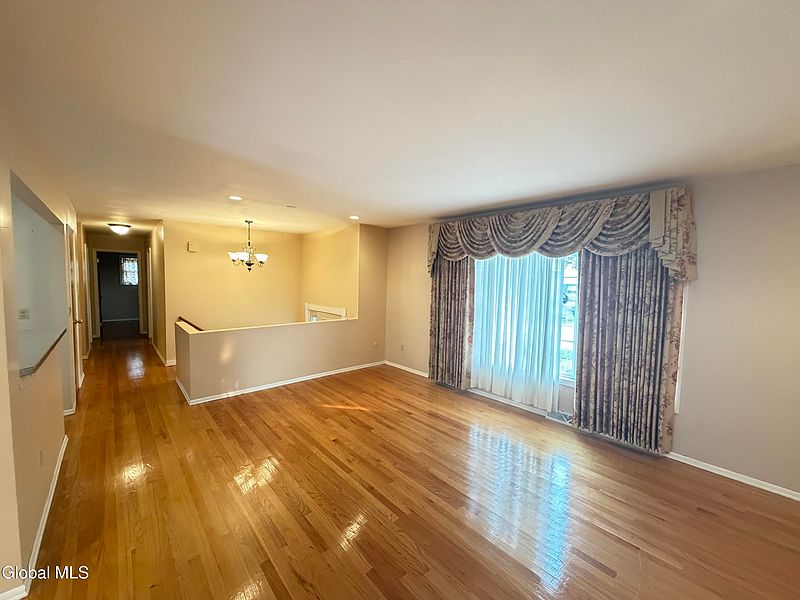 4th image of 4 Nicholas Drive