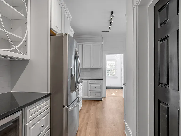 1211 Richmond Rd — Photo 9