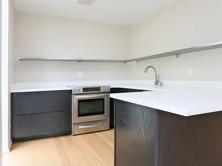 439 Greenwich St #A — Photo 11