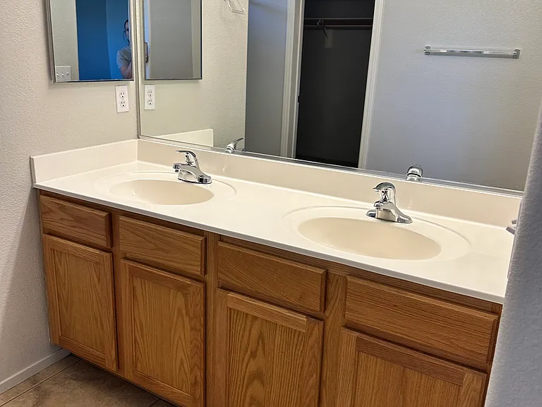 8819 Ashley Park Ave — Photo 18