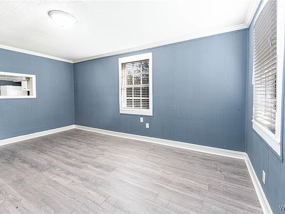 4th image of 4500 6th St E