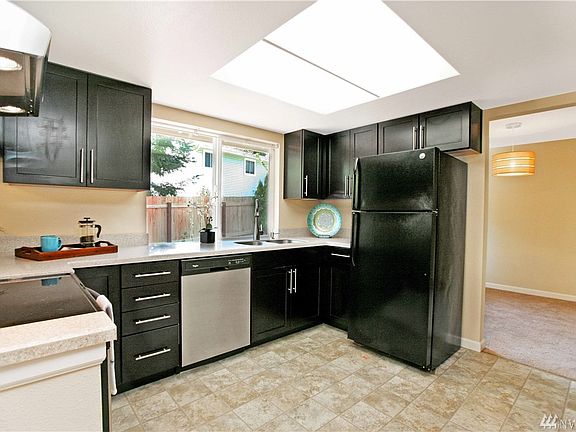 5th image of 8536 University Point Cir NE