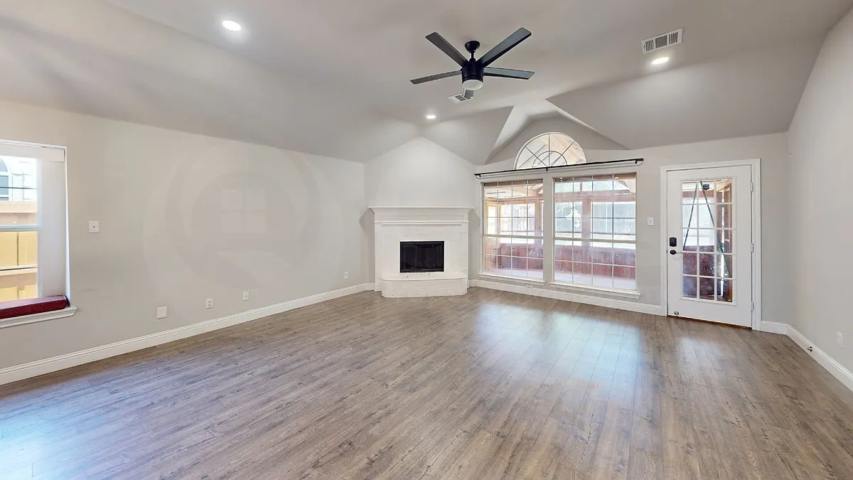 4 bed, 3.0 bath, 2019 sqft, $2,275 — Photo 2