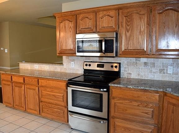 4th image of 1814 Avon Dr