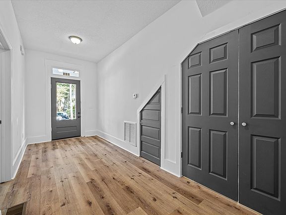 5th image of 428 E 6th St #428