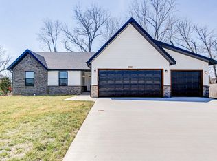 1301 S Mahn Ave, Springfield, MO 65802