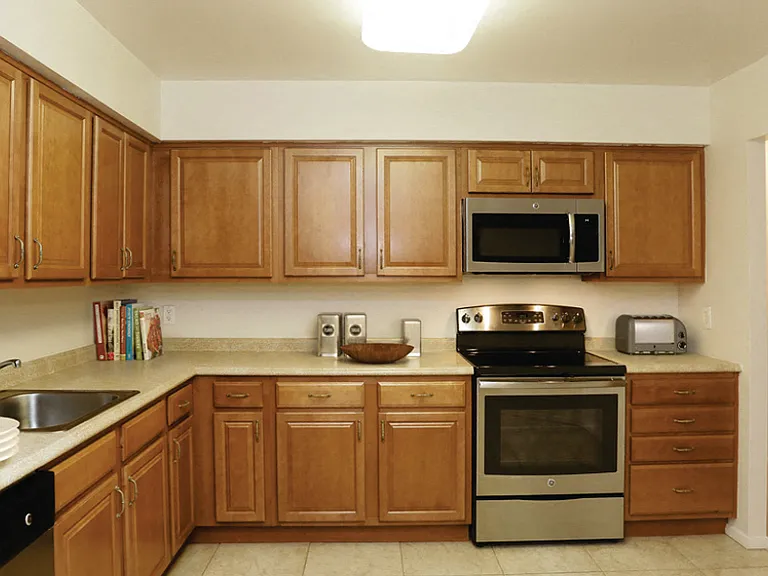 Town and Country Luxury Apartments — Photo 7