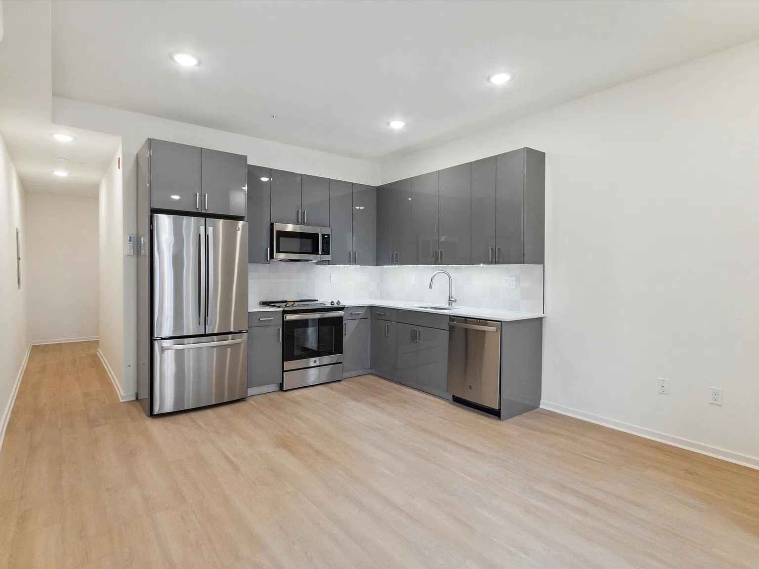 245 N 12TH ST Unit 4 — Photo 1