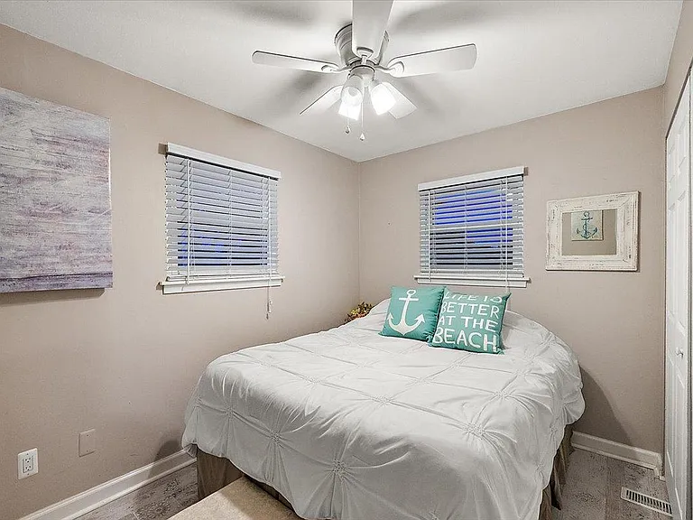 486 Charlevoix St — Photo 25
