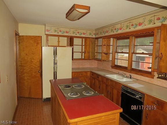 4th image of 1489 Forest Dr