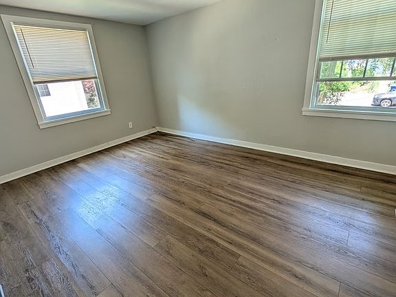 3rd image of 30 Hilltop Rd #2R