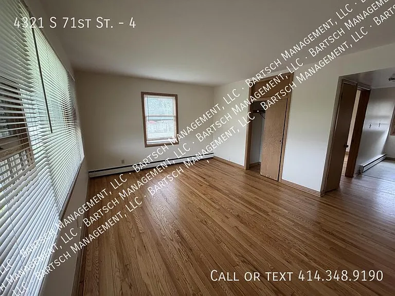 4321 S 71st St #4 — Photo 2