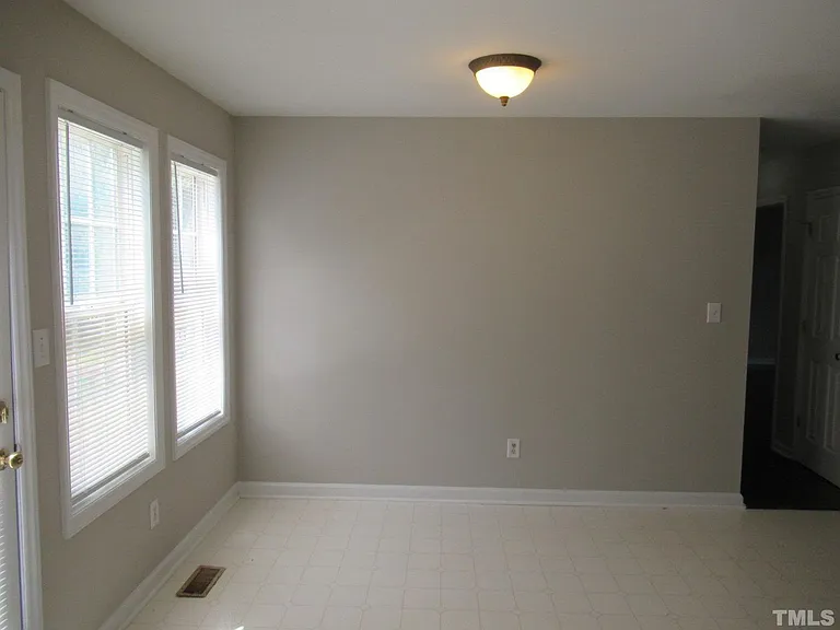 324 Springside Dr — Photo 7