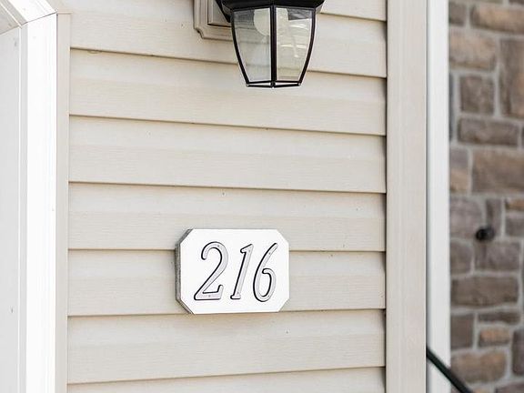 2nd image of 216 Rosewood Cv
