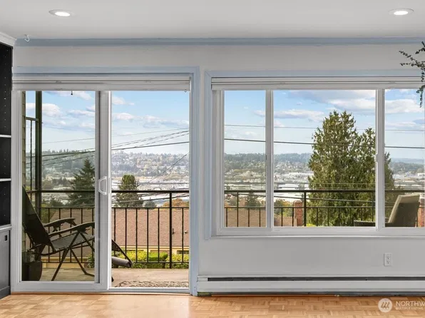 303 N 44th Street #203, Seattle, WA 98103