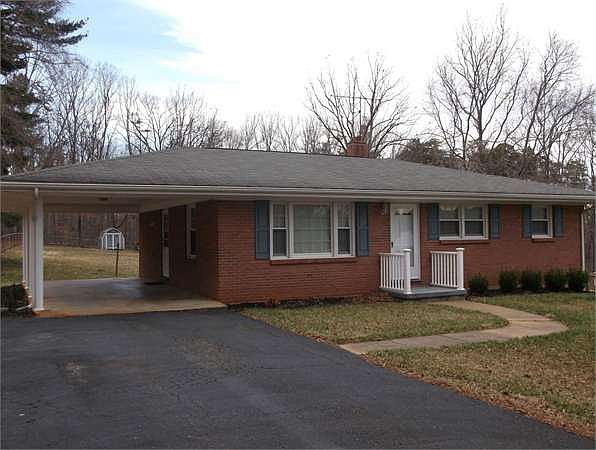 1st image of 415 Oakwood Dr