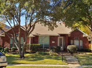 9703 Raven Ln, Irving, TX 75063