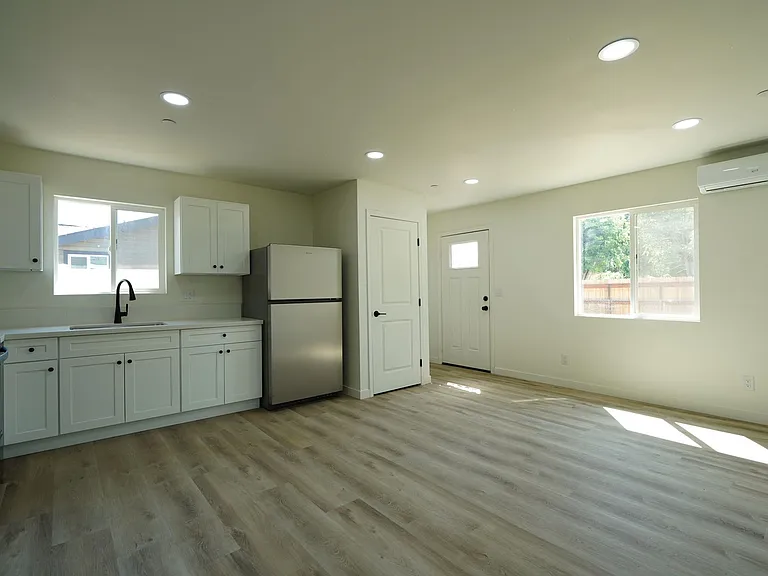 4805 Charlotte Way — Photo 29