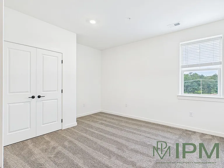 98 Penn Place — Photo 80