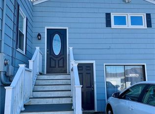 41 Perry Ave, Middletown, RI 02842