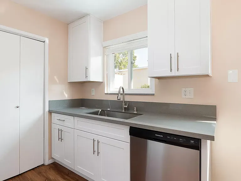 2302 Aviation Blvd #B — Photo 11