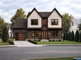 193 Oak Ln, New Milford, NJ 07646