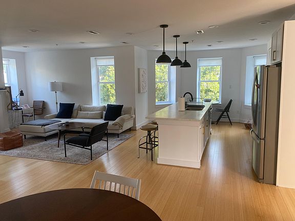 Living area / dining area / kitchen