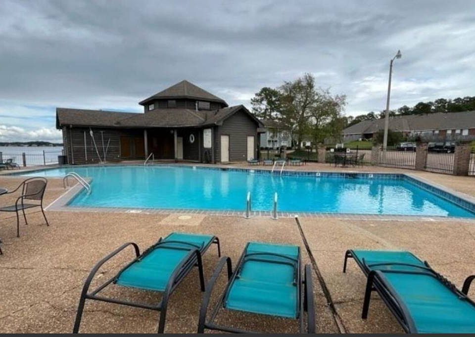 1st image of 22 Lake Barnett Dr