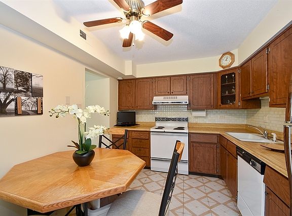 3rd image of 11143 O'Gorman Dr