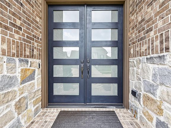 3rd image of 1806 Hackberry Heights Dr