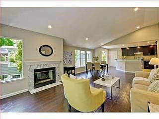3rd image of 1715 Parkview Green Cir