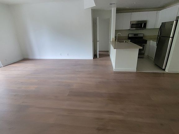 4th image of 980 Palm Ave APT 302