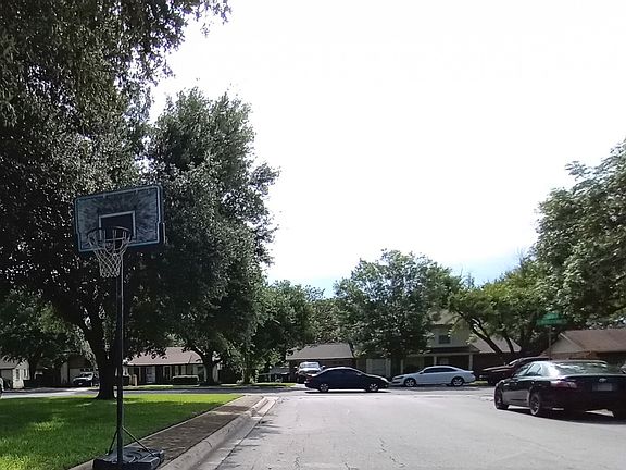 5th image of 305 Fairfax Cir