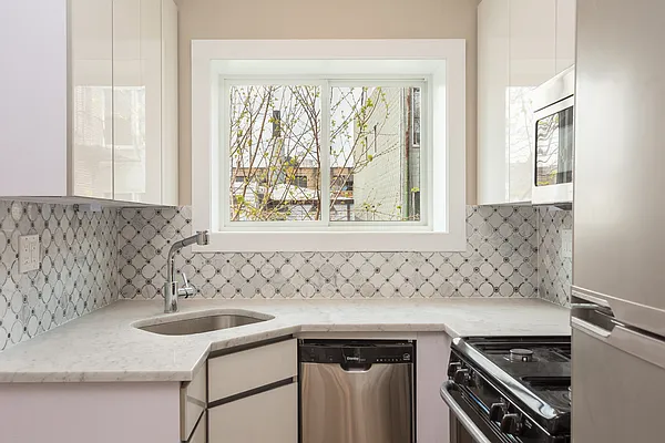 Rented by MNS | media 10