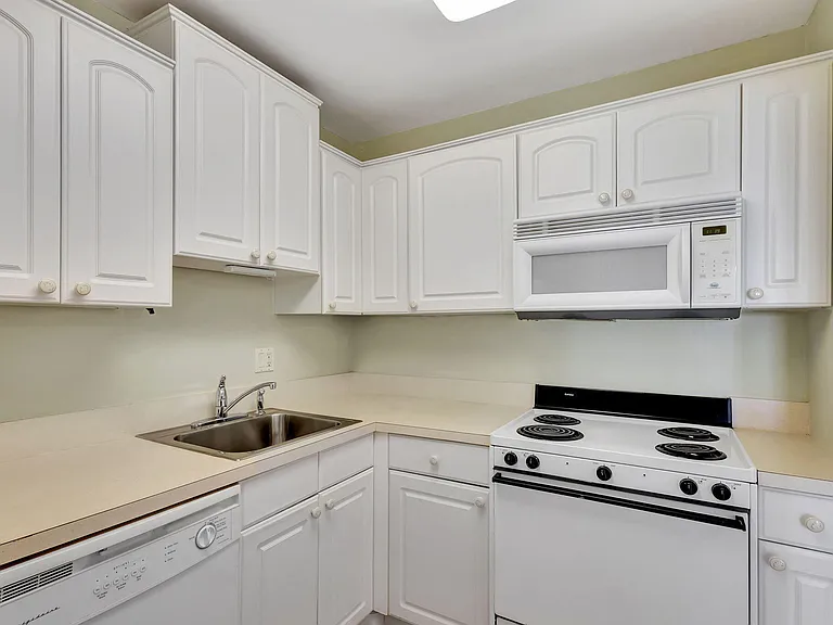 100 Shore Ct #210 — Photo 17