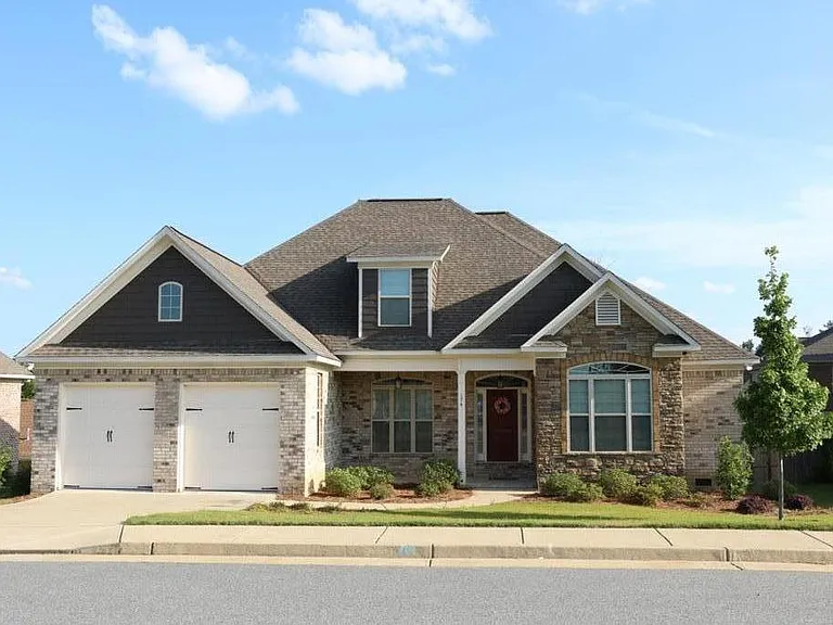 174 Pebblebrook Ln — Photo 1